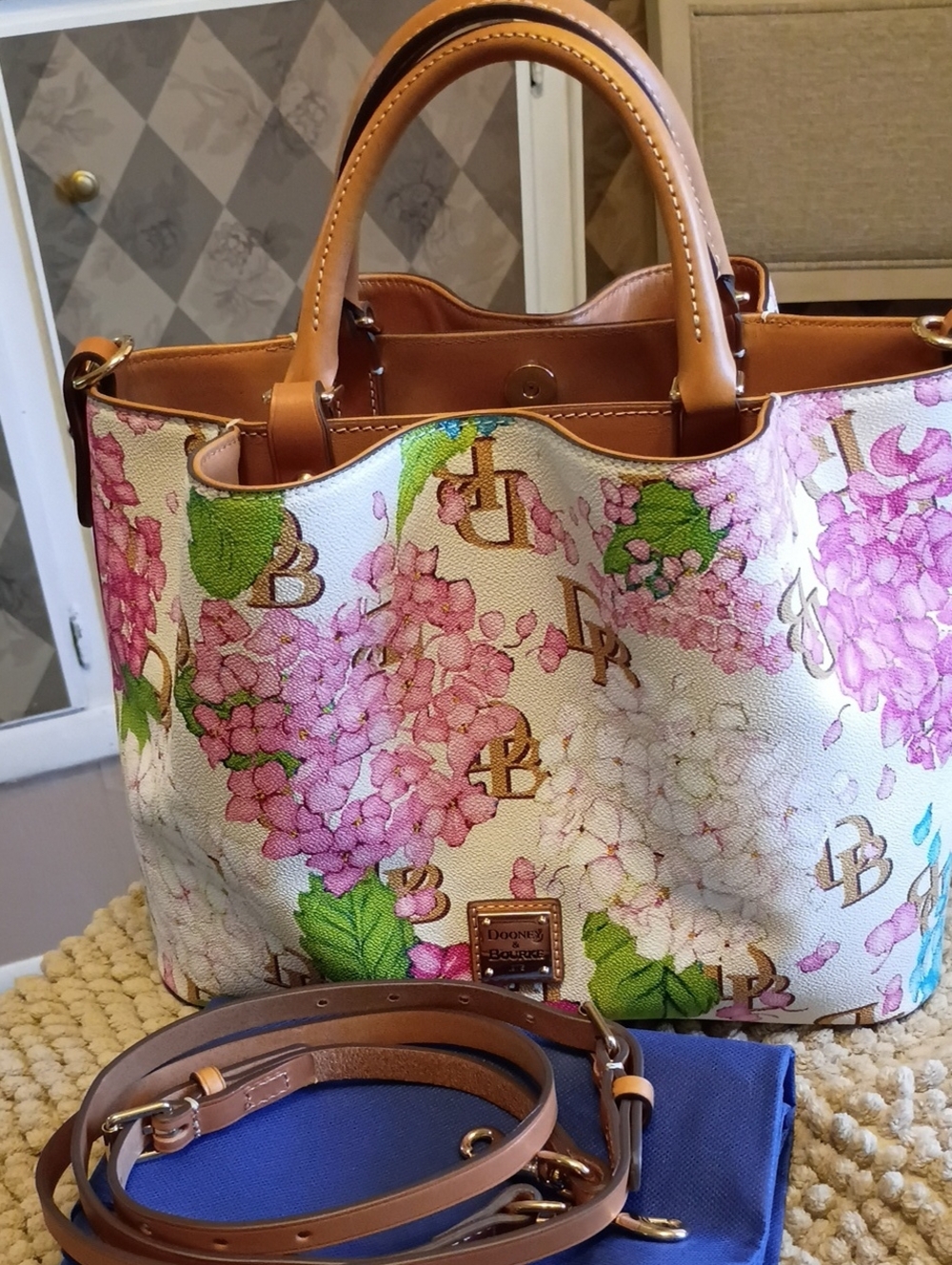 Dooney hydrangea monogram floral Brenna satchel - Picture 4 of 17